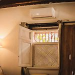 Room In Guest Room - Sd-1 Room With Balcony In The Old City Air Conditioning And Wifi