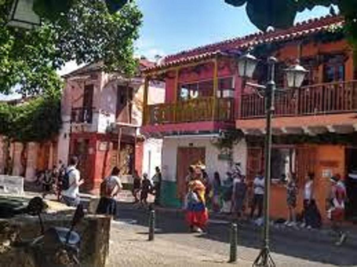 Guest house In Guest - Sd-1 With Balcony In The Old Air Conditioning And Wifi Cartagena
